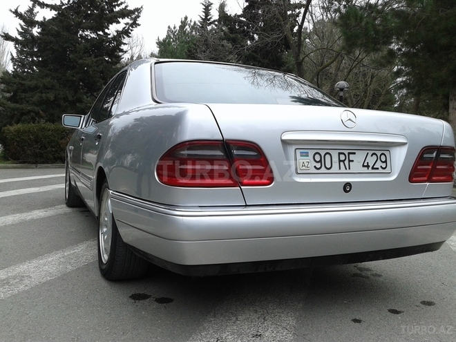 Mercedes E 240 1997, 270,000 km - 2.4 l - Sumqayıt