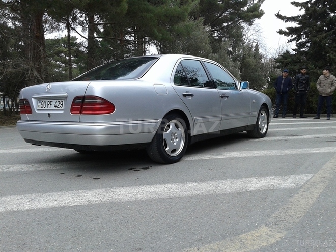 Mercedes E 240 1997, 270,000 km - 2.4 l - Sumqayıt