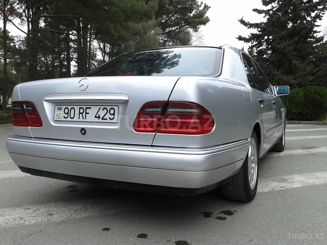 Mercedes E 240 1997, 270,000 km - 2.4 l - Sumqayıt