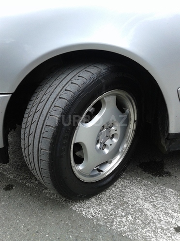 Mercedes E 240 1997, 270,000 km - 2.4 l - Sumqayıt