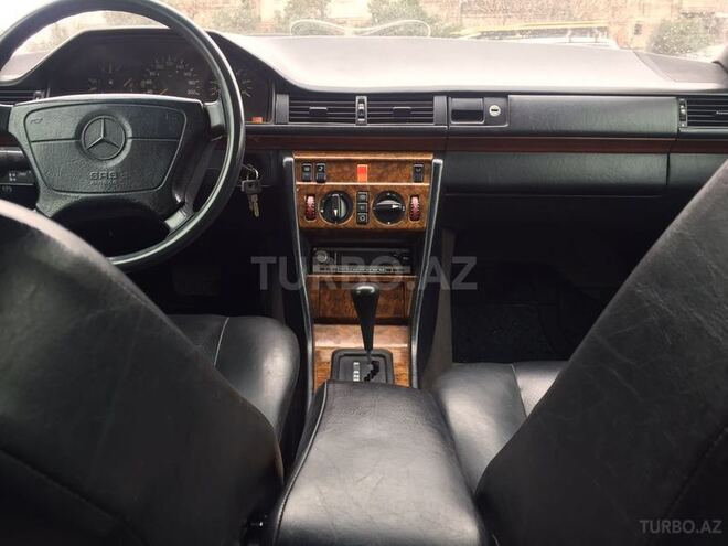 Mercedes E 300 1994, 280,000 km - 3.0 л - Bakı