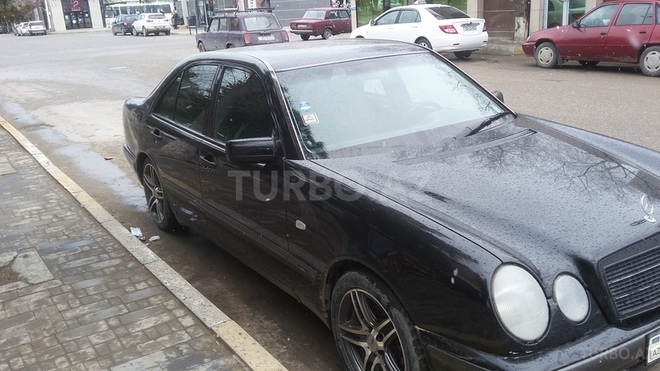 Mercedes E 240 1999, 267,000 km - 2.4 l - Bakı