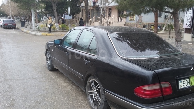 Mercedes E 240 1999, 267,000 km - 2.4 l - Bakı