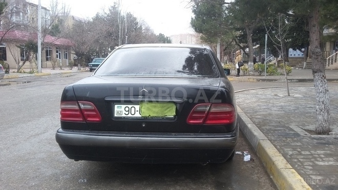 Mercedes E 240 1999, 267,000 km - 2.4 l - Bakı