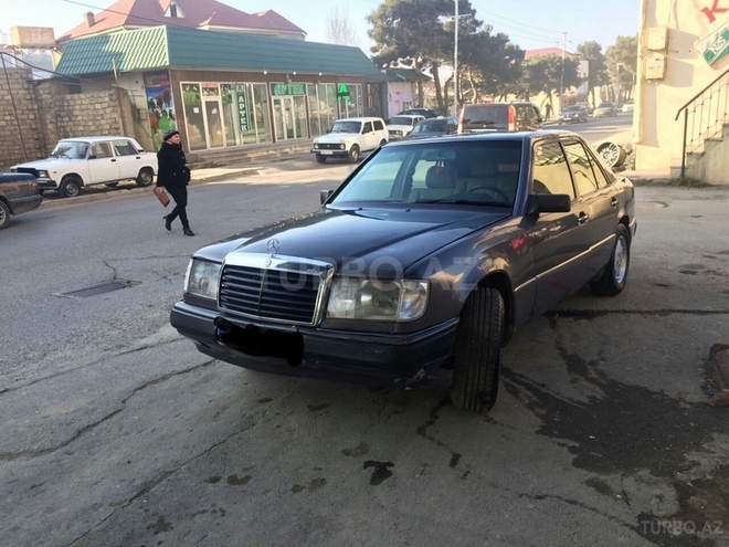 Mercedes E 230 1990, 380,000 km - 2.3 л - Bakı