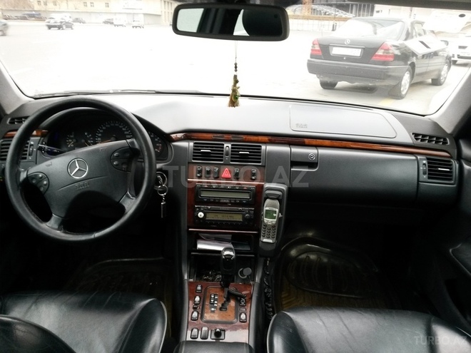 Mercedes E 280 2002, 305,000 km - 2.8 л - Bakı