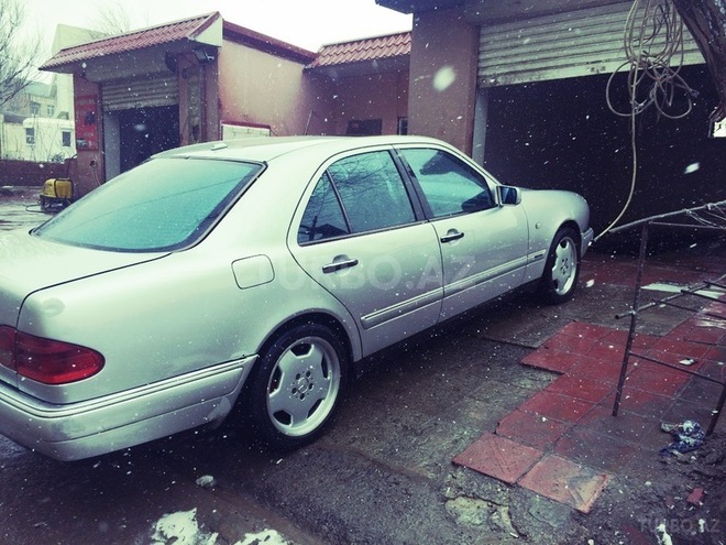 Mercedes E 220 1998, 320,000 km - 2.2 л - Bakı