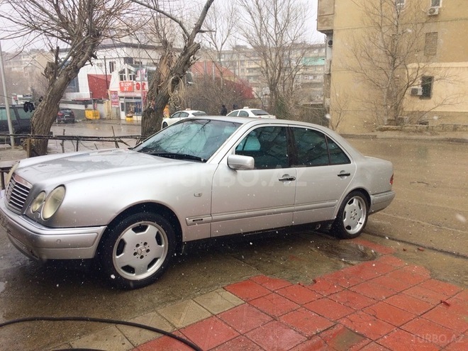 Mercedes E 220 1998, 320,000 km - 2.2 л - Bakı