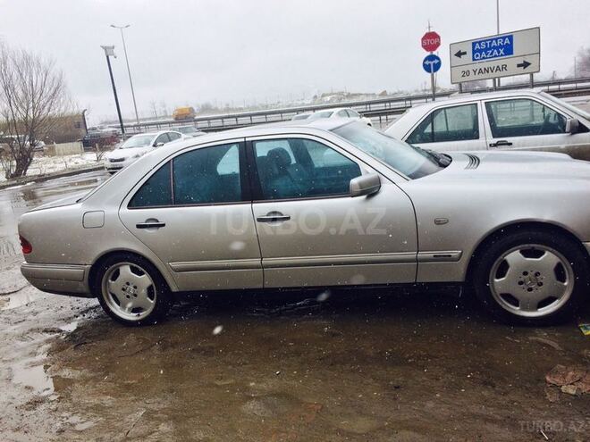 Mercedes E 220 1998, 320,000 km - 2.2 л - Bakı