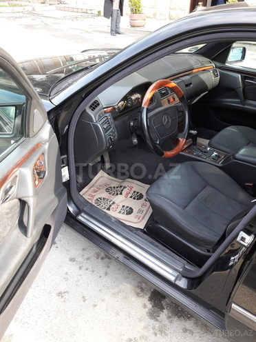 Mercedes E 240 1997, 229,000 km - 2.4 l - Bakı