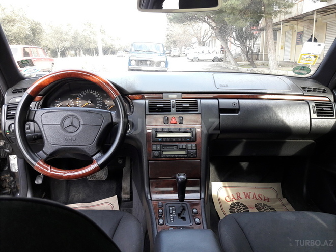 Mercedes E 240 1997, 229,000 km - 2.4 l - Bakı