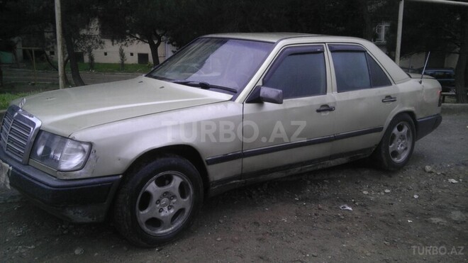 Mercedes E 250 1986, 380,000 km - 2.5 l - Bakı