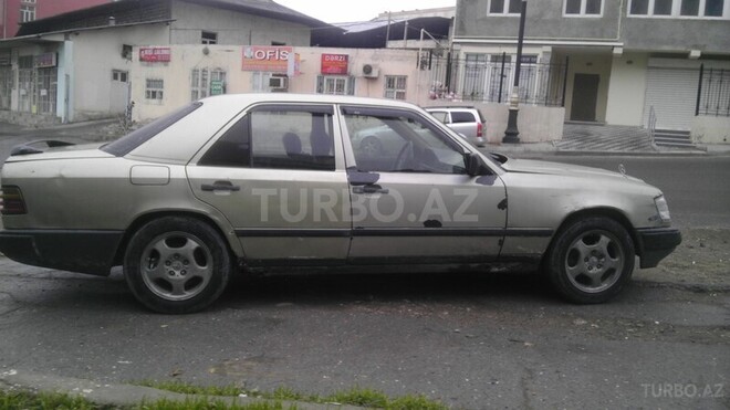 Mercedes E 250 1986, 380,000 km - 2.5 l - Bakı
