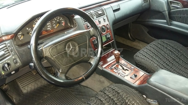 Mercedes E 240 1998, 253,000 km - 2.4 l - Bakı