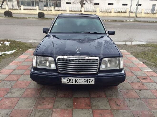 Mercedes E 220 1994, 325,000 km - 2.2 l - Sumqayıt