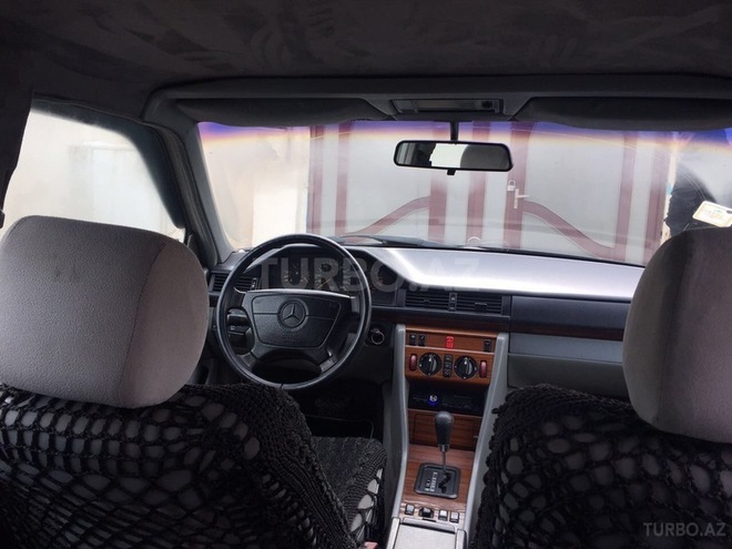 Mercedes E 220 1994, 325,000 km - 2.2 l - Sumqayıt