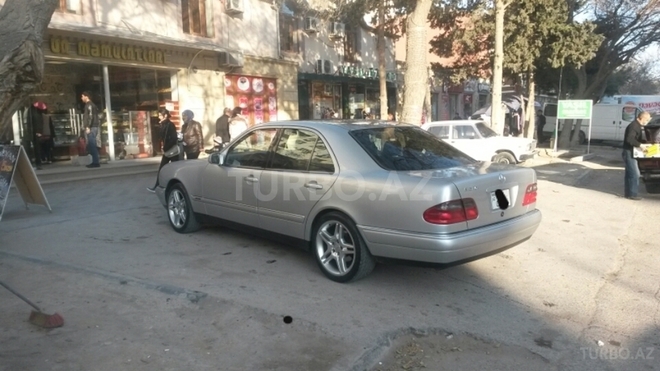 Mercedes E 320 1998, 133,300 km - 3.2 l - Bakı