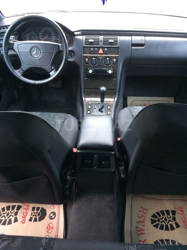 Mercedes E 240 1997, 302,850 km - 2.4 л - Gəncə