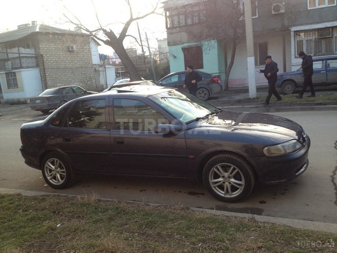Opel Vectra 1997, 285,000 km - 1.6 л - Mingəçevir