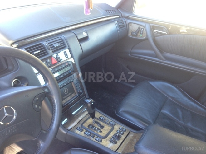 Mercedes E 320 2001, 153,000 km - 3.2 l - Bakı