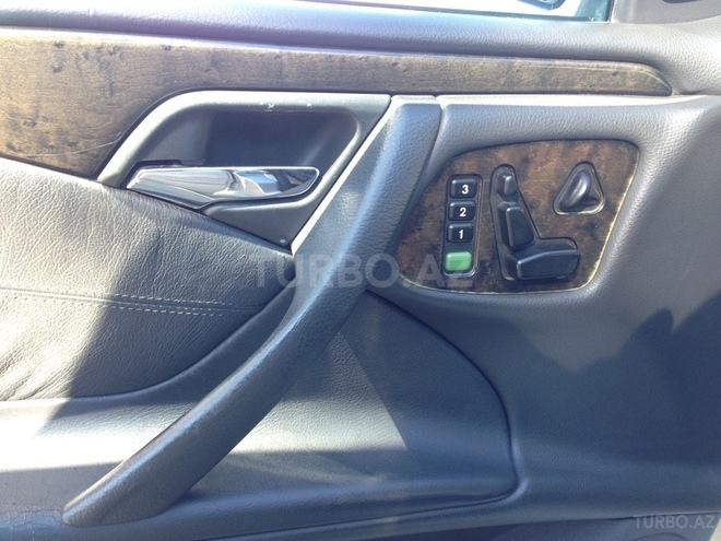 Mercedes E 320 2001, 153,000 km - 3.2 l - Bakı