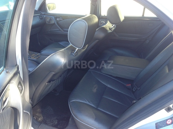 Mercedes E 320 2001, 153,000 km - 3.2 l - Bakı