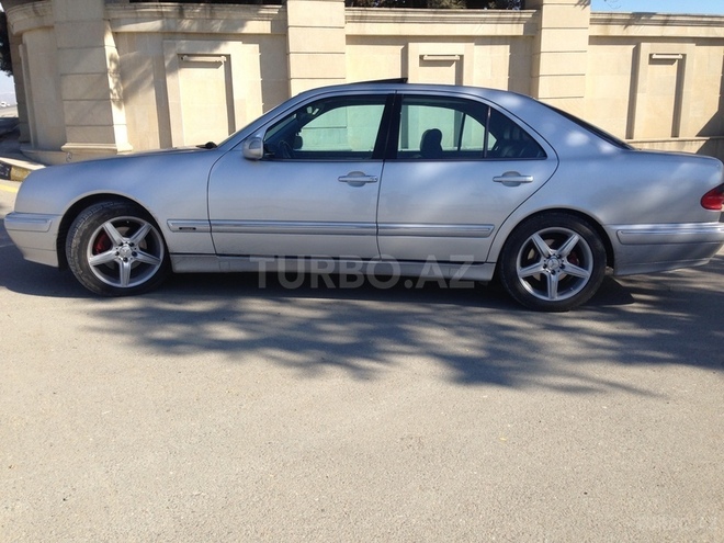 Mercedes E 320 2001, 153,000 km - 3.2 l - Bakı
