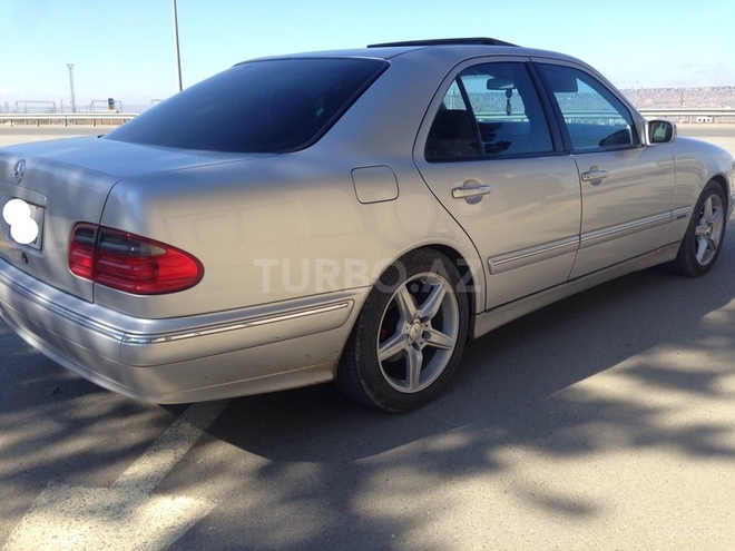 Mercedes E 320 2001, 153,000 km - 3.2 l - Bakı