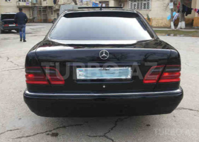 Mercedes E 240 2000, 190,000 km - 2.4 l - Bakı