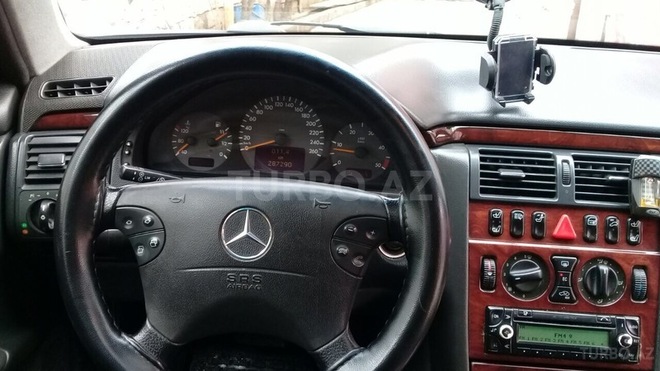 Mercedes E 220 2001, 287,000 km - 2.2 l - Bakı