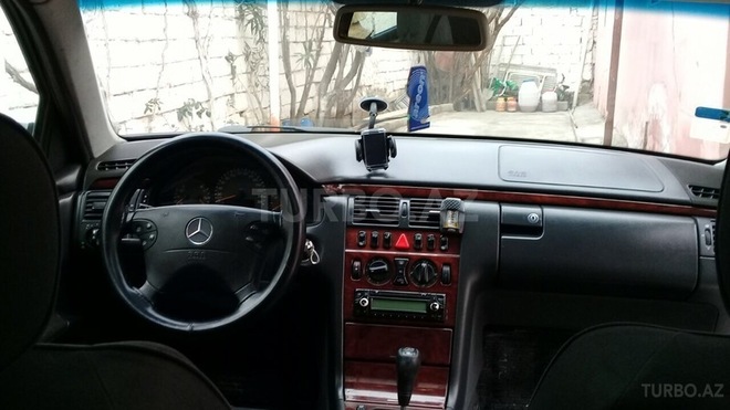 Mercedes E 220 2001, 287,000 km - 2.2 l - Bakı