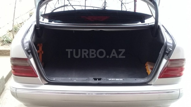 Mercedes E 220 2001, 287,000 km - 2.2 l - Bakı