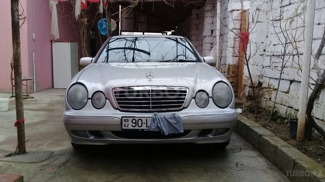 Mercedes E 220 2001, 287,000 km - 2.2 l - Bakı