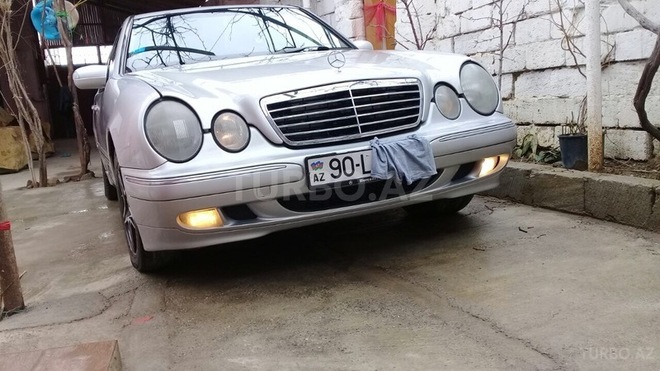 Mercedes E 220 2001, 287,000 km - 2.2 l - Bakı