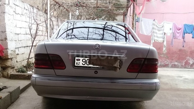 Mercedes E 220 2001, 287,000 km - 2.2 l - Bakı
