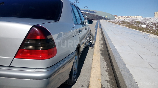 Mercedes C 180 1999, 175,000 km - 1.8 l - Bakı