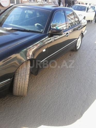 Mercedes E 200 1999, 176,012 km - 2.0 l - Bakı