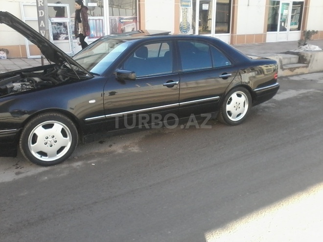 Mercedes E 200 1999, 176,012 km - 2.0 l - Bakı
