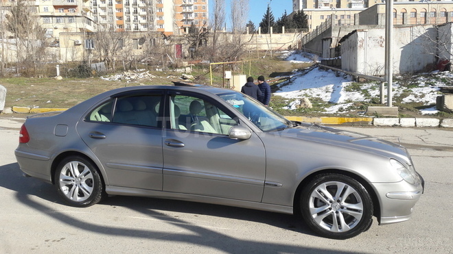 Mercedes E 240 2004, 157,000 km - 2.6 l - Bakı