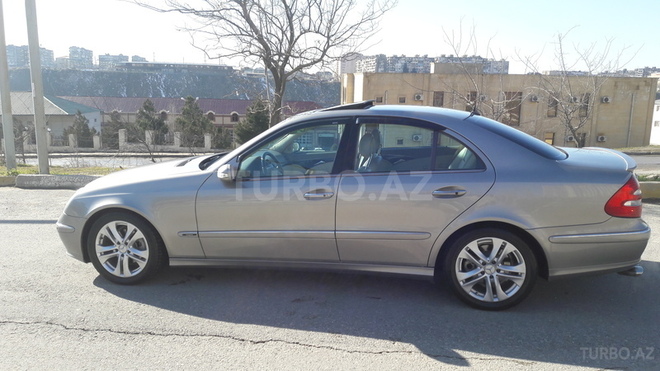 Mercedes E 240 2004, 157,000 km - 2.6 l - Bakı