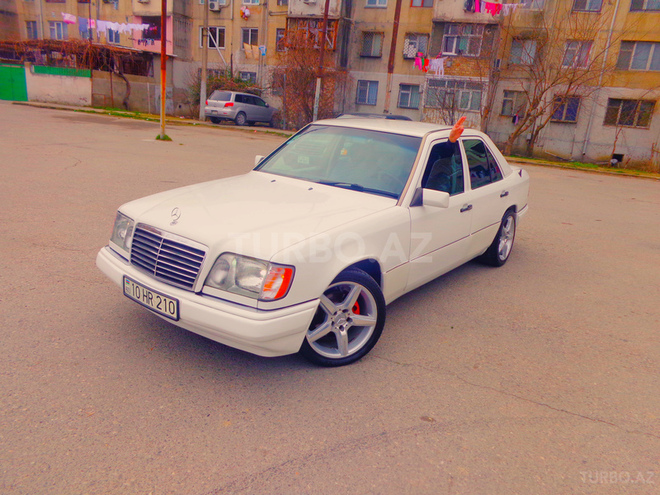 Mercedes E 220 1993, 170,000 km - 2.2 л - Bakı