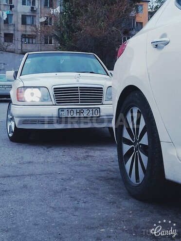 Mercedes E 220 1993, 170,000 km - 2.2 л - Bakı