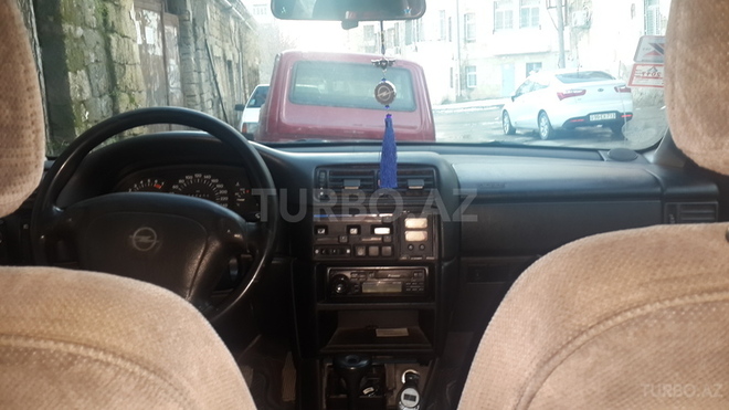 Opel Vectra 1995, 250,000 km - 2.0 l - Bakı