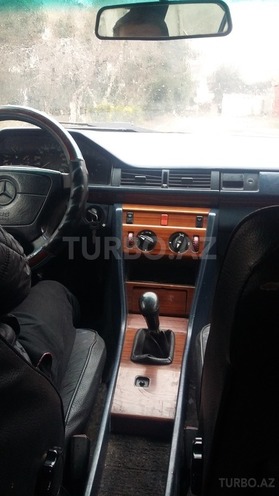 Mercedes E 200 1993, 226,000 km - 2.0 l - Bakı