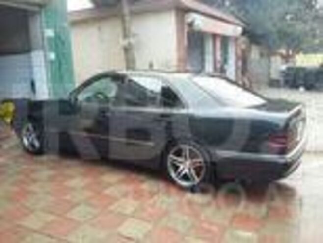 Mercedes E 220 2002, 114,000 km - 2.2 л - Sumqayıt