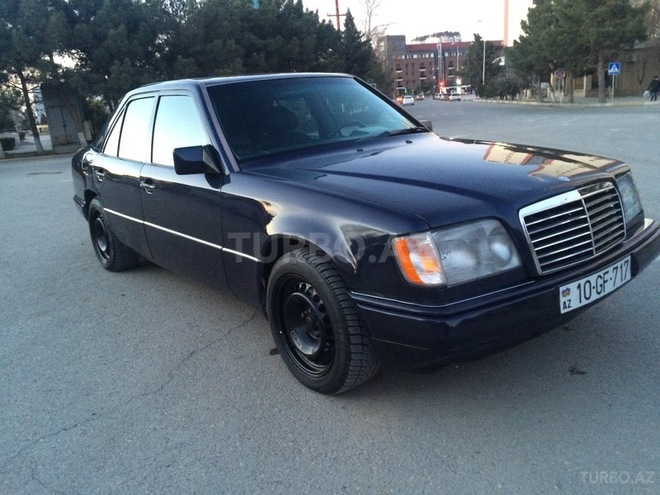 Mercedes E 260 1995, 114,041 km - 2.6 l - Sumqayıt