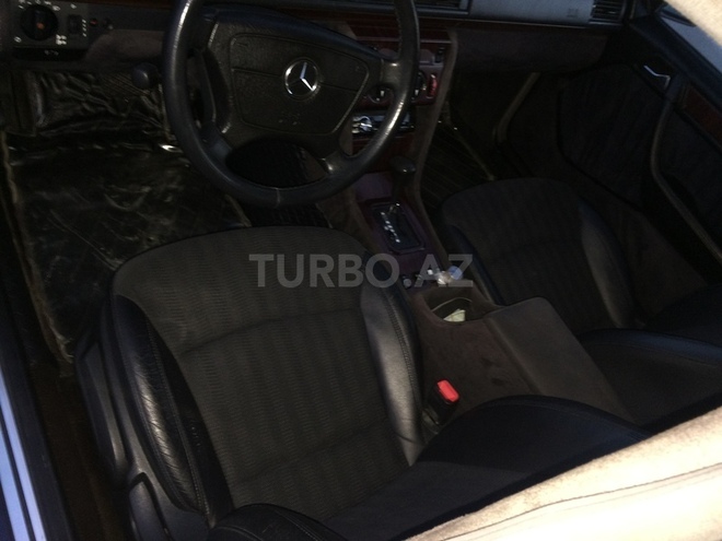 Mercedes E 260 1995, 114,041 km - 2.6 l - Sumqayıt