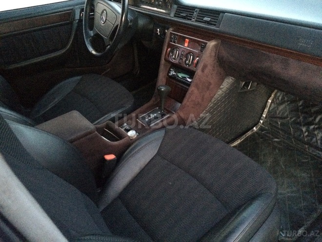 Mercedes E 260 1995, 114,041 km - 2.6 l - Sumqayıt