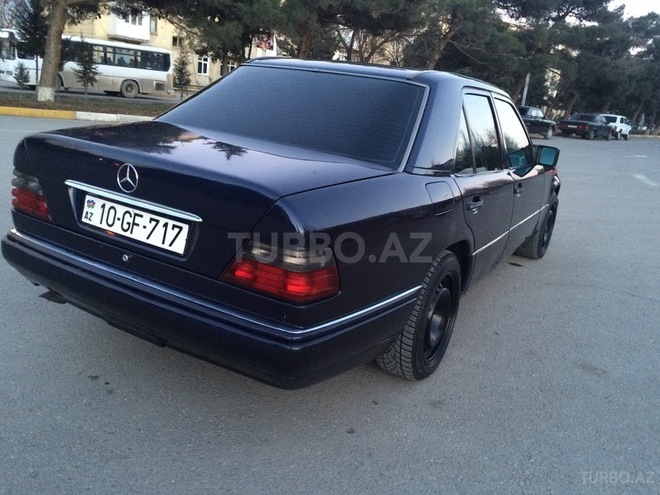 Mercedes E 260 1995, 114,041 km - 2.6 l - Sumqayıt
