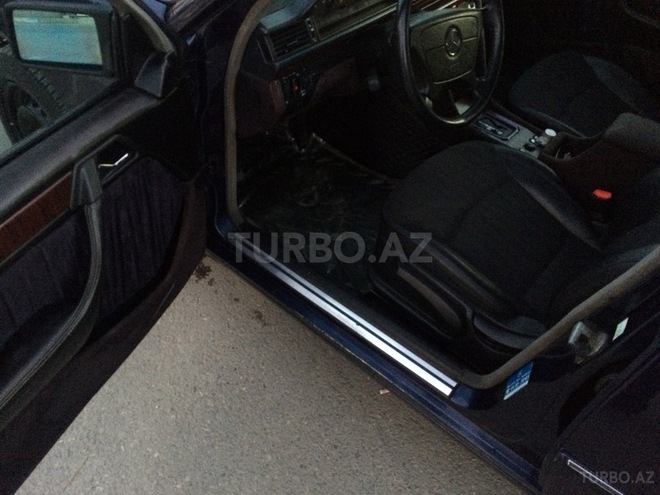 Mercedes E 260 1995, 114,041 km - 2.6 l - Sumqayıt